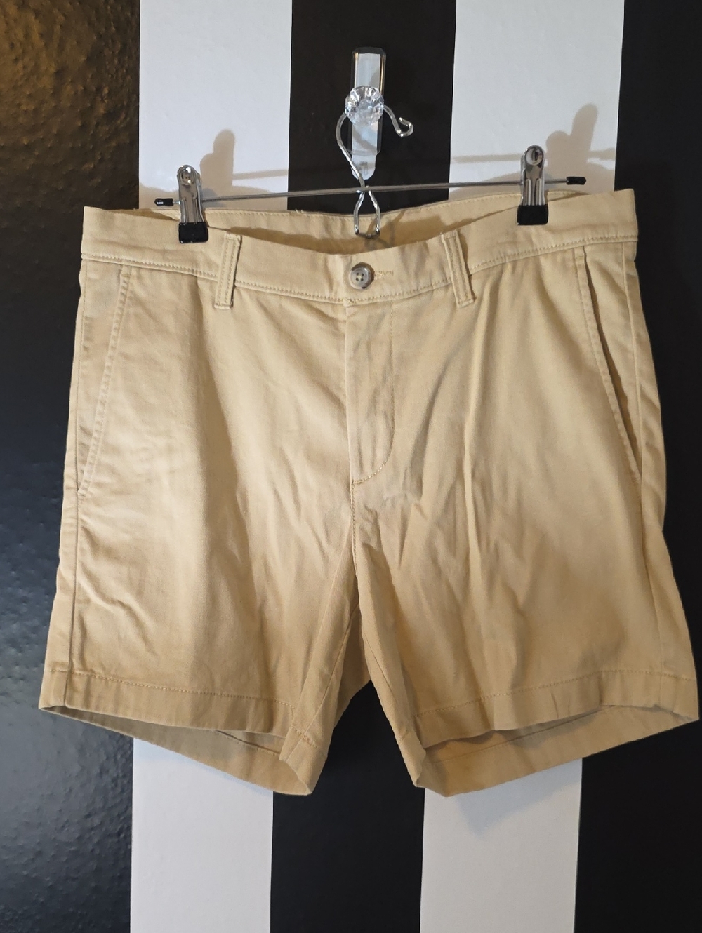 Roundtree & Yorke Classic Tan Flat-Front Shorts